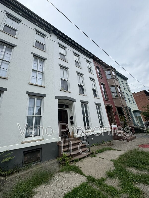 Primary Photo - 161 1st St