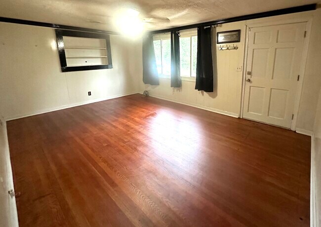 Building Photo - 106 Sam Earles Rd