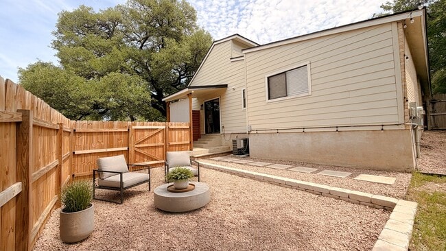 Building Photo - 7004 Oak Meadow Cir