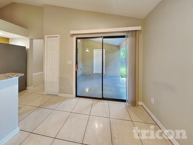 Foto del edificio - 1435 Spring Ridge Cir