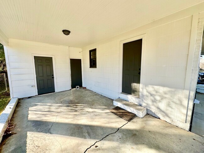 Cochera - 922 Lynden Blvd