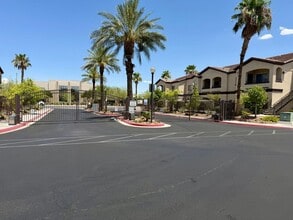 Building Photo - 2291 W Horizon Ridge Pkwy