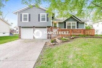 Building Photo - 415 W Cambridge Rd