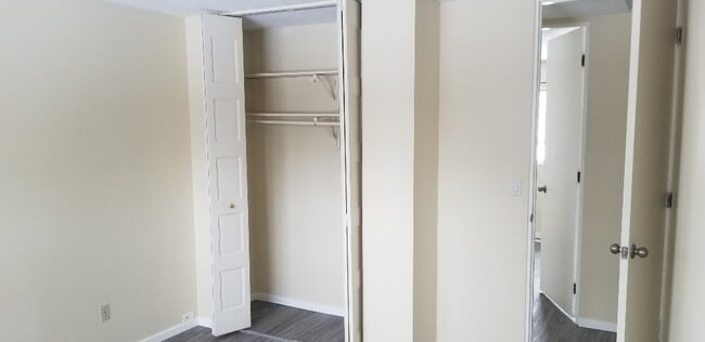 Building Photo - 3 Bed 1.5 Bath Unit in Edmonton, AB