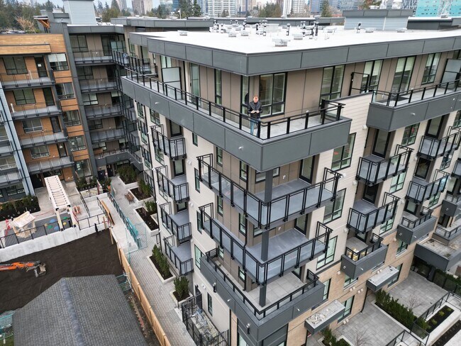 Photo du bâtiment - 13439 94A Av