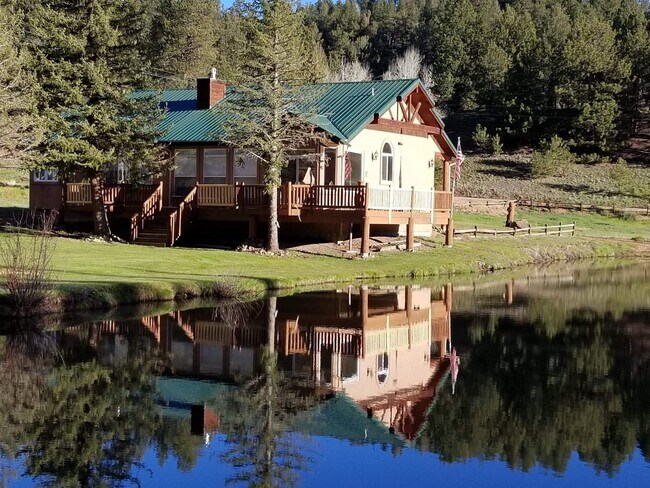 Foto del edificio - 4236 Trout Creek Rd