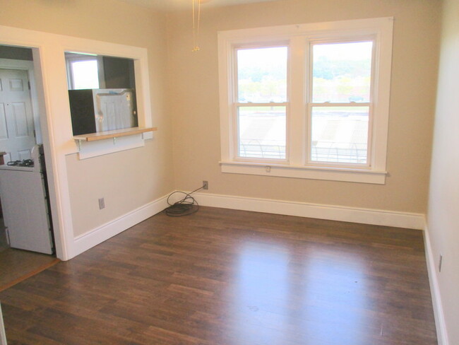 Building Photo - 323 Boyleston St