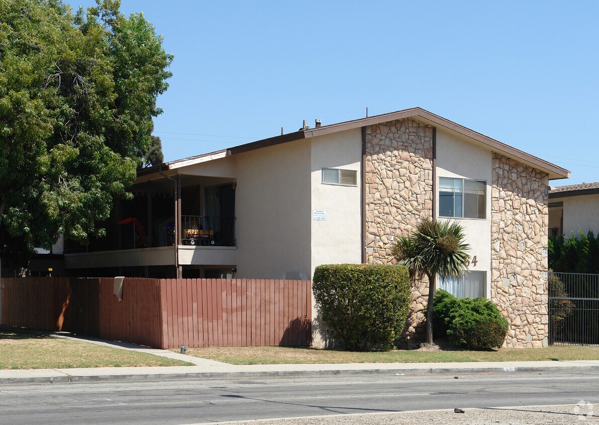 Building Photo - 2064 N Ventura Rd