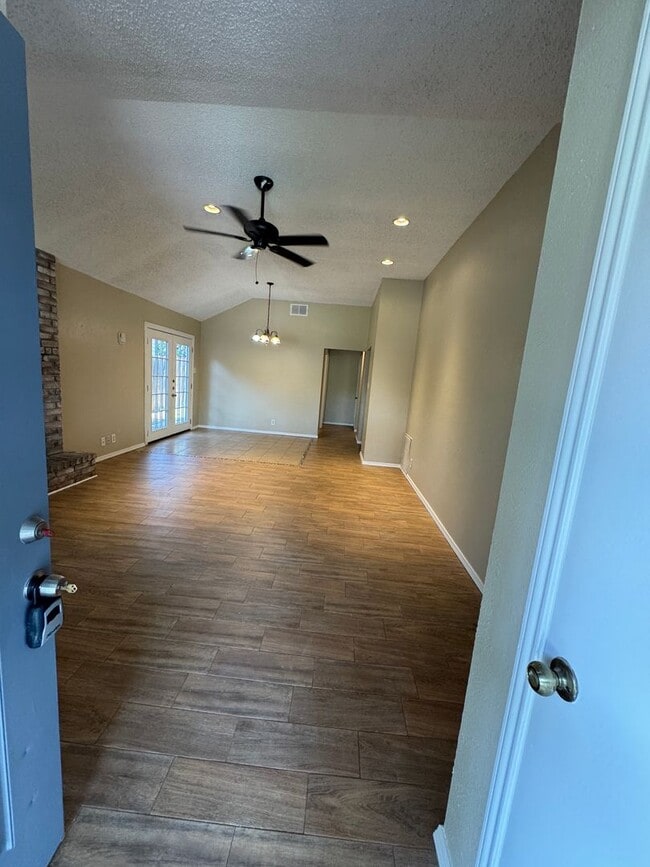 Building Photo - 10138 Inridge