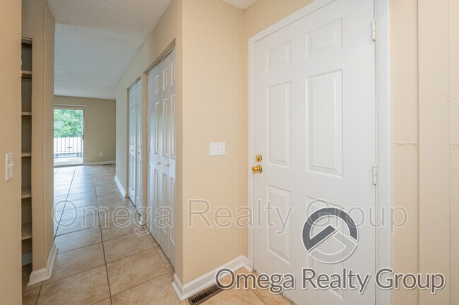 Building Photo - 1607 14th Ave E