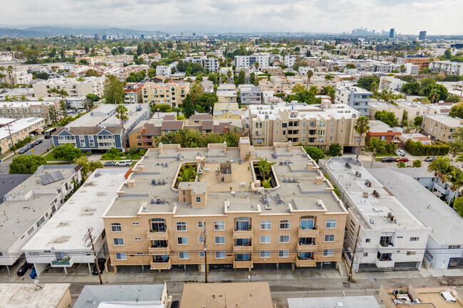 Foto aérea - Lido Apartments - 3623 Jasmine Ave