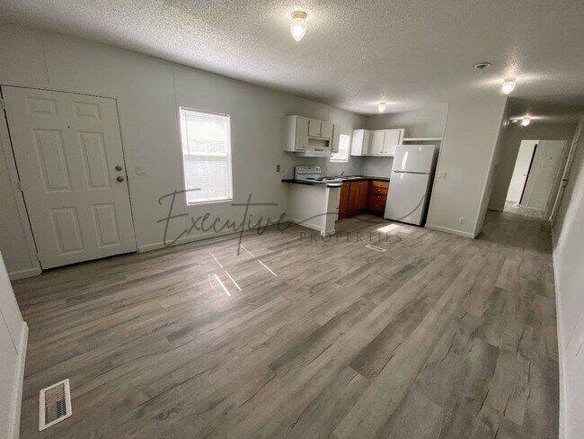 Building Photo - Affordable 3-Bedroom Mobile Home in Sulphu...
