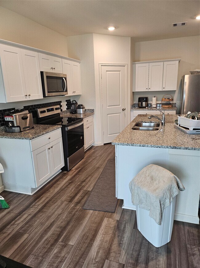 Foto del edificio - 5923 Grantgrala Dr