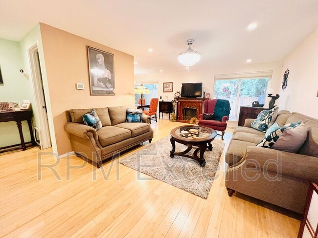 Building Photo - 2855 Forest Ridge Dr SE