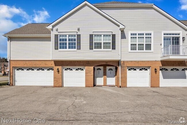Building Photo - 606 Olde English Cir