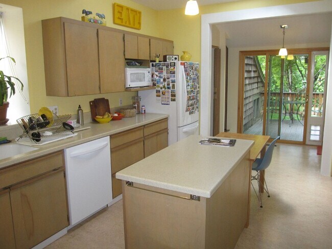 Foto del edificio - Charming Three Bedroom Home