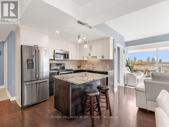 Building Photo - 300A-300A Lett St
