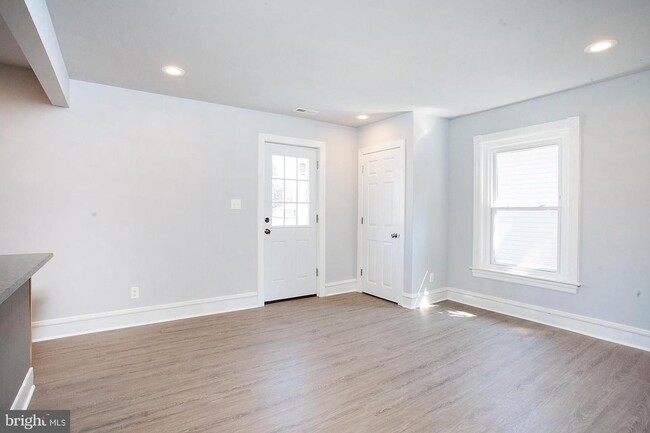Building Photo - 45 Hillside Ave