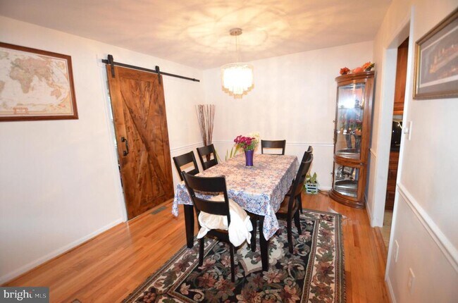 Foto del edificio - 6901 Stoneybrooke Ln