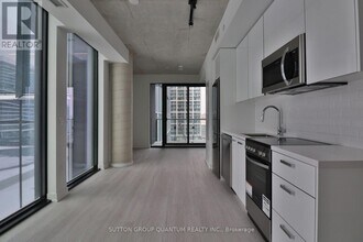 Building Photo - 284 King St E