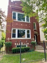 Building Photo - 3317 N Claremont Ave