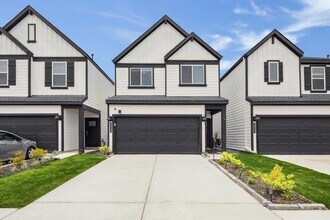 Building Photo - 3215 Creston Gate Dr