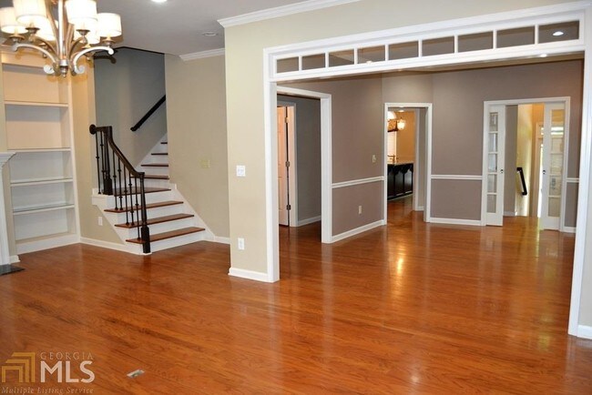 Building Photo - 2548 Oakwood Trce