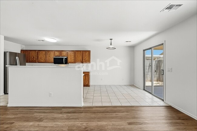 Building Photo - 2365 E Meadow Lark Way
