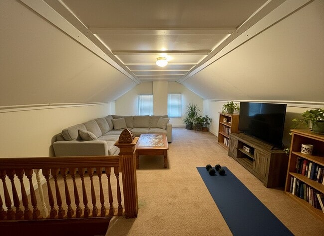 Building Photo - 519-5195 S Market St