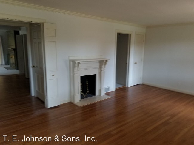 Building Photo - 2665 Grosvenor Pl
