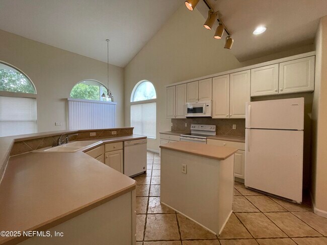Building Photo - 1804 Sea Pines Ln