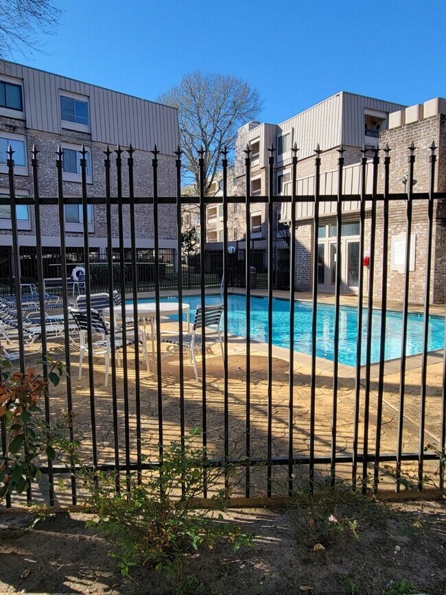 Building Photo - 2211 S Braeswood Blvd