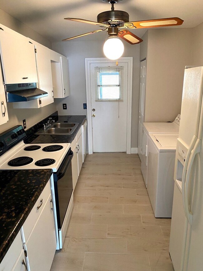 Building Photo - Cozy 3 Bed 2 Bath Condo For Rent in Altamo...