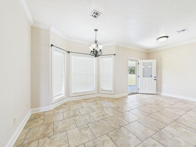 Foto del edificio - 3 Bedroom, 2 Bathroom House is Available Now!