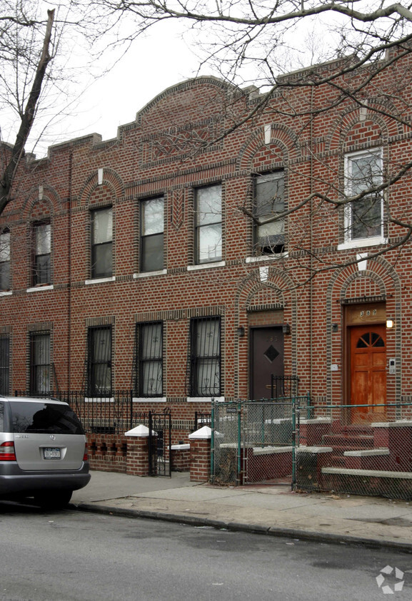 Primary Photo - 385 Legion St
