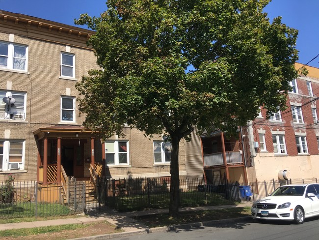 Building Photo - 1087 Broad St