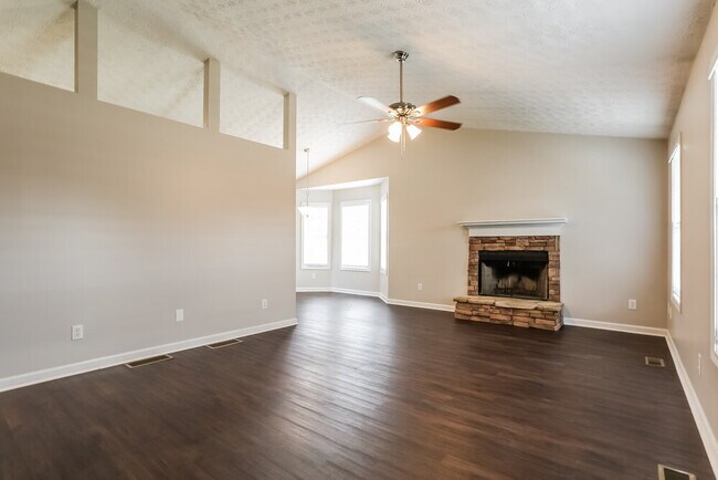 Building Photo - 36 Dewey Dr