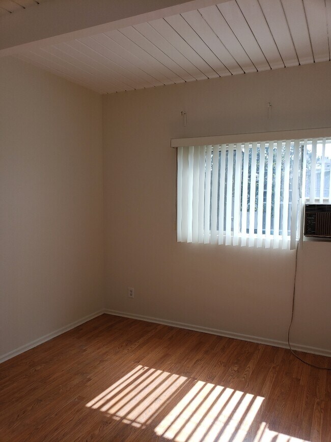 Bdrm 1 - 4409 Ethel Ave