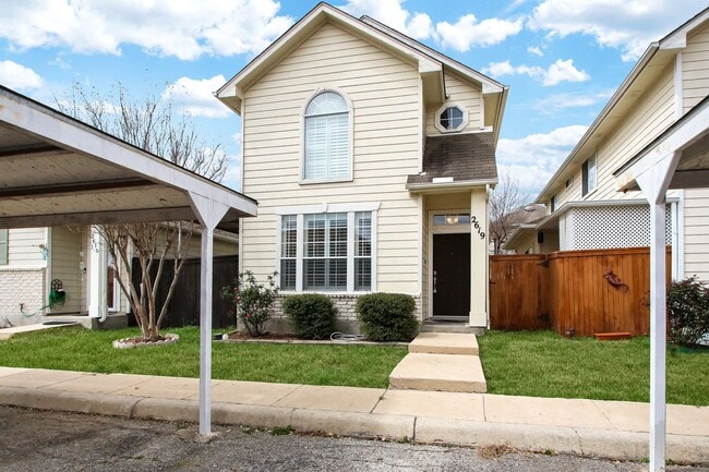 Foto del edificio - 2619 Crown Arbor Dr