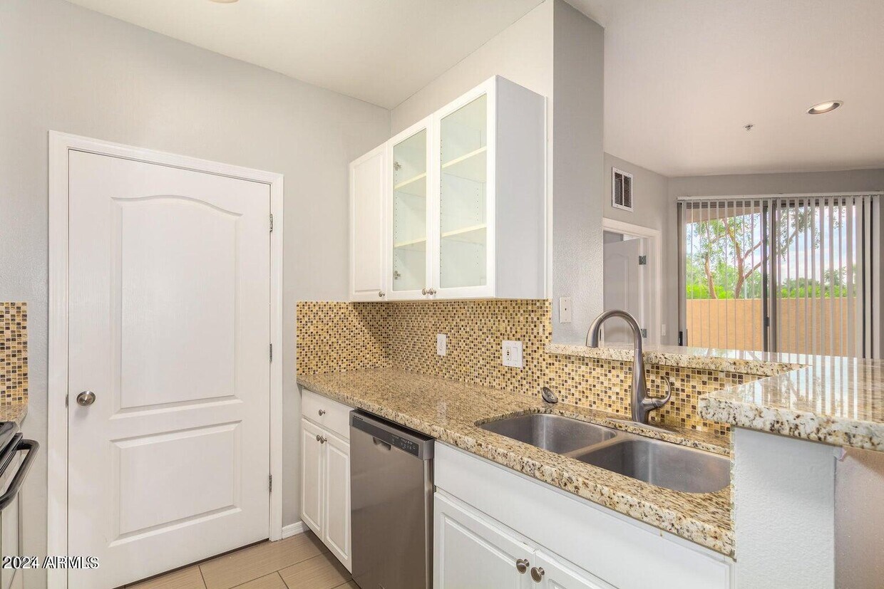 Foto principal - 1701 COLTER St