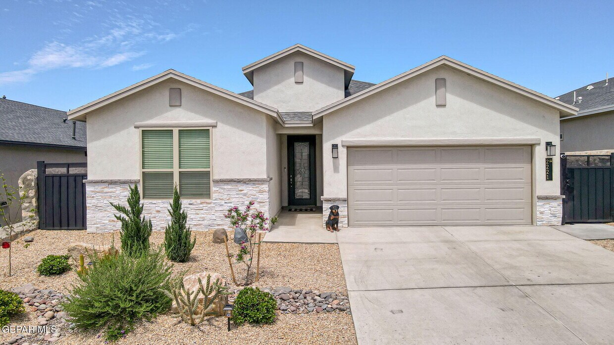 Foto principal - 2221 Small Mountain Pl