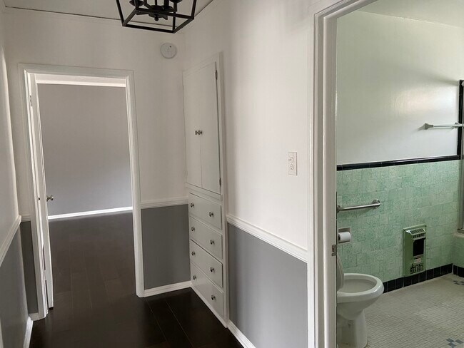 Foto del edificio - 6147 Alcott St