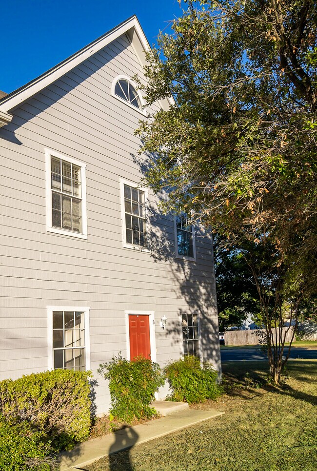 Puerta principal - 3001 Whisper Oaks Ln