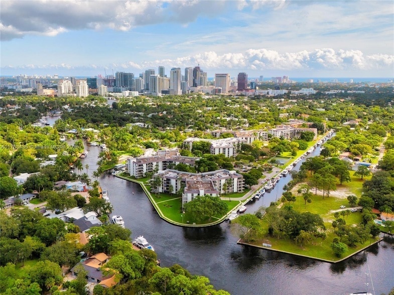Foto principal - 900 River Reach Dr