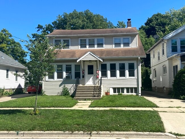 Building Photo - 2111 E. Dayton St.