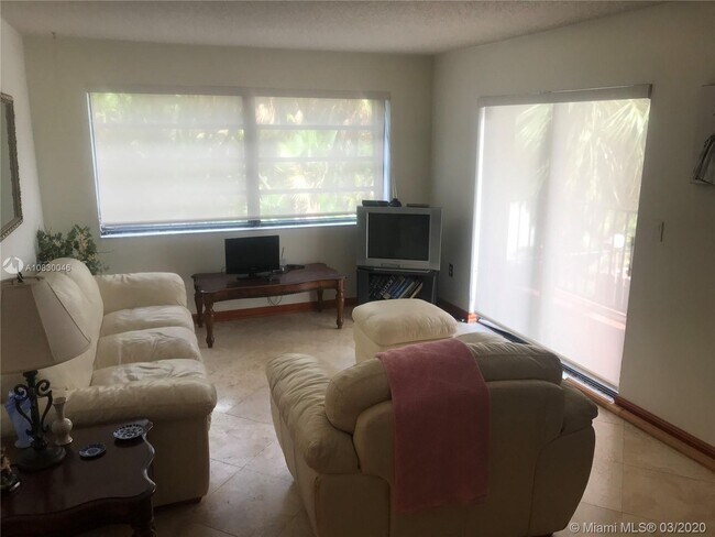 Foto del edificio - 605 NW 72nd Ave