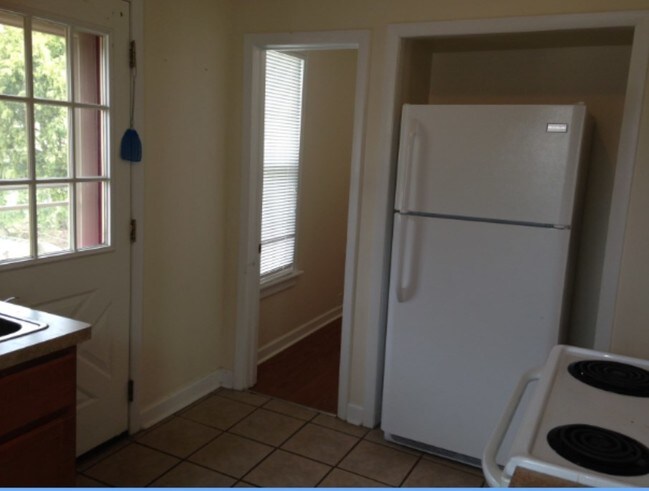 Kitchen - 756 W Washington Ave