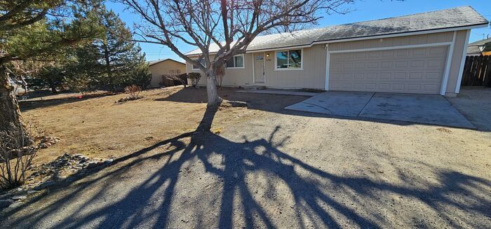 Foto principal - 3 bed 1 bath 2 Car garage- Desert Springs ...