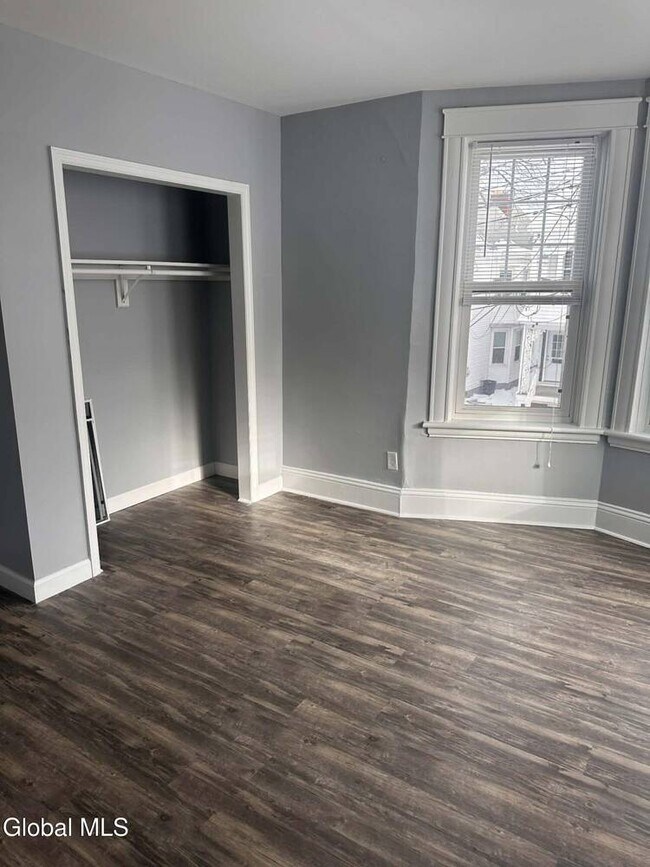 Foto del edificio - 1687 Avenue A