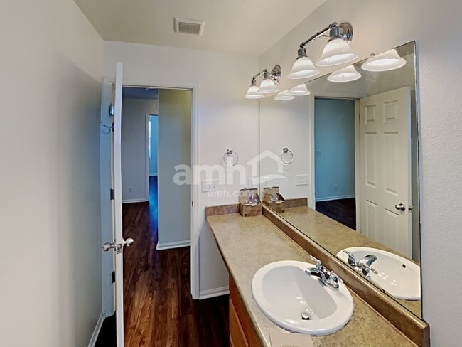 Foto del edificio - 16192 E 53rd Pl